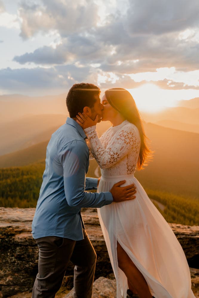 Best time of day to elope in Colorado: Sunrise vs. Sunset